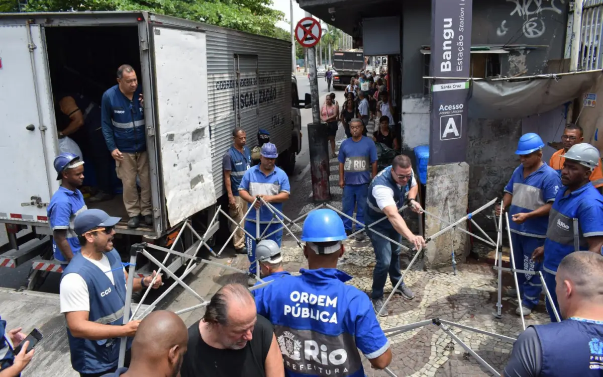 estruturas irregulares no Calçadão de Bangu