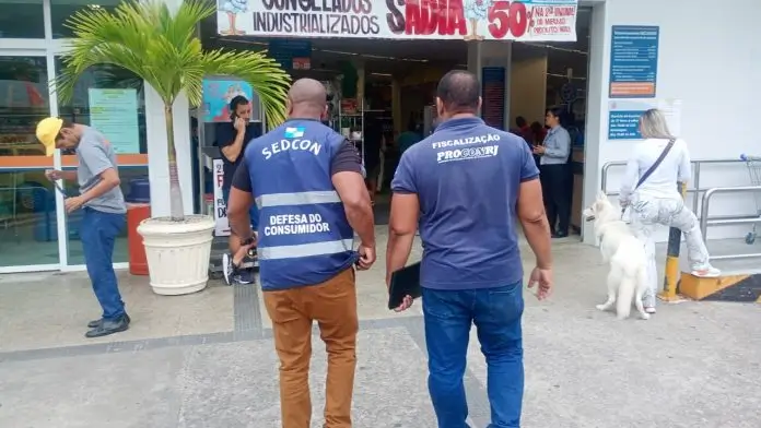Procon e Sedcon apreendem alimentos impróprios no RJ