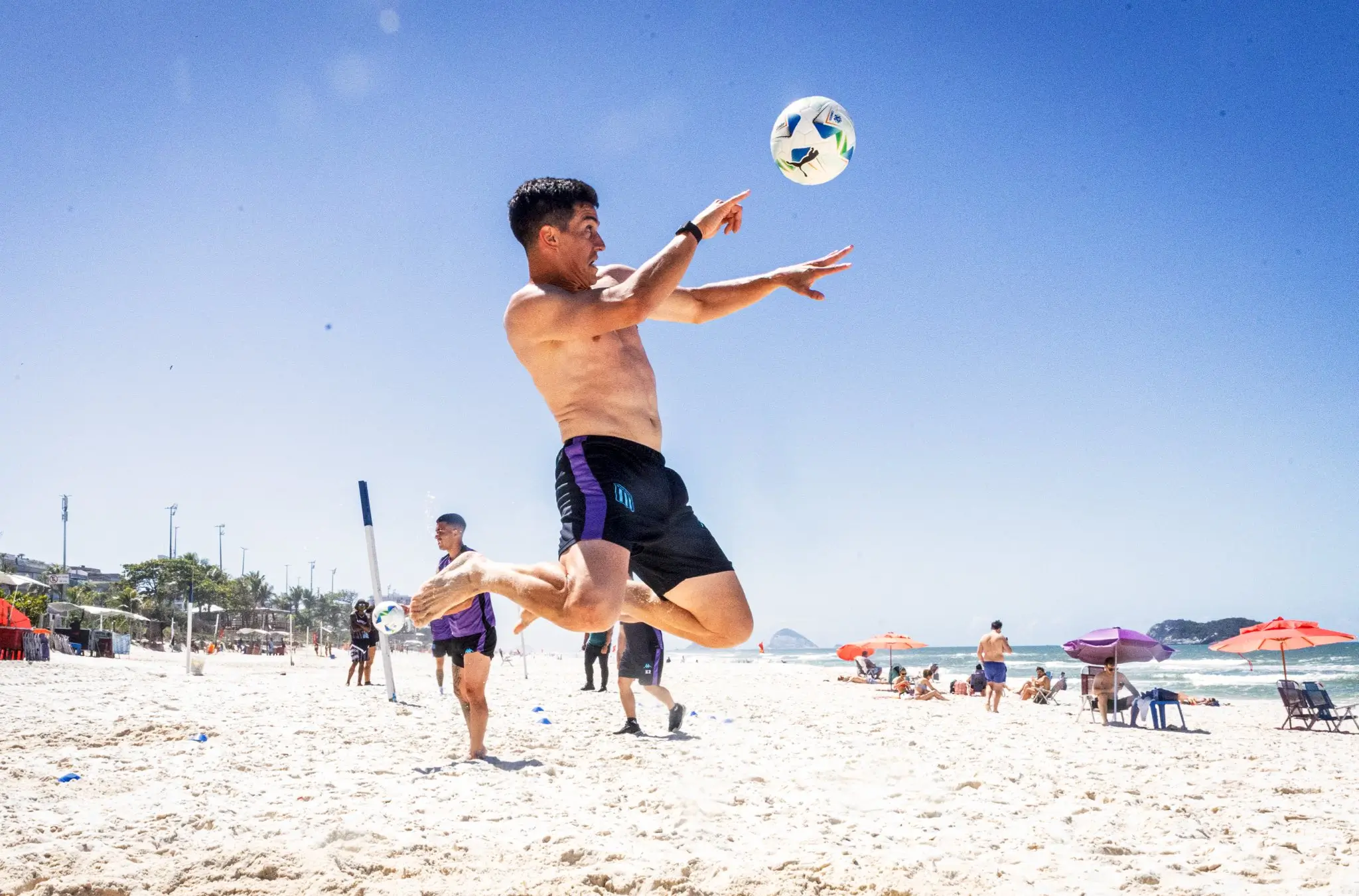 Racing treina na praia