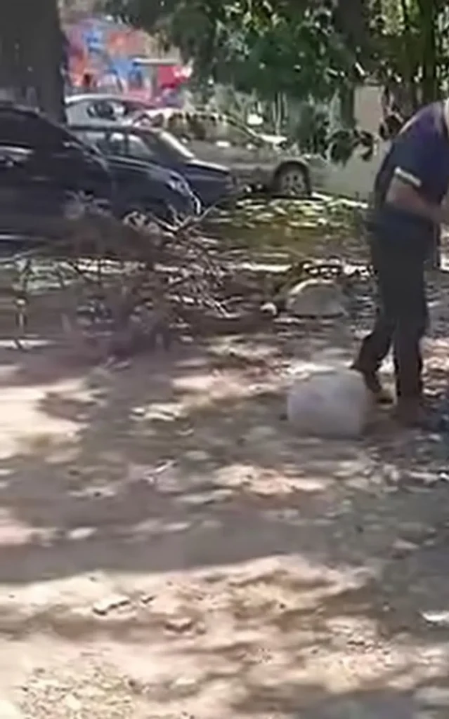 Roda de caminhão na Cidade de Deus atinge mulher