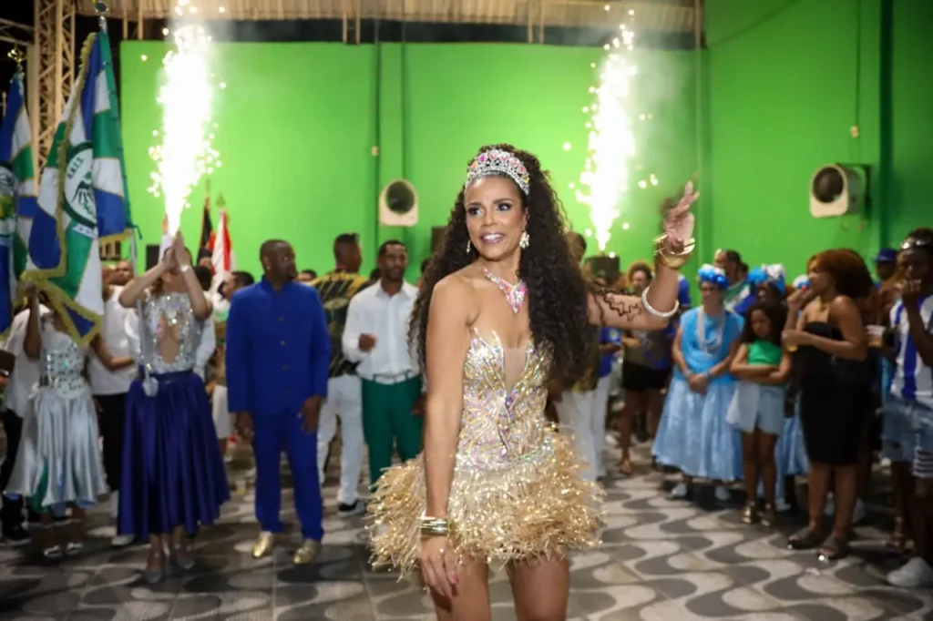 Nathalia Brito reina na Independente da Praça da Bandeira