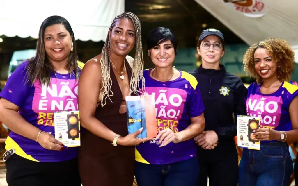 Prefeitura de Meriti realiza ação noturna de conscientização sobre violência contra a mulher