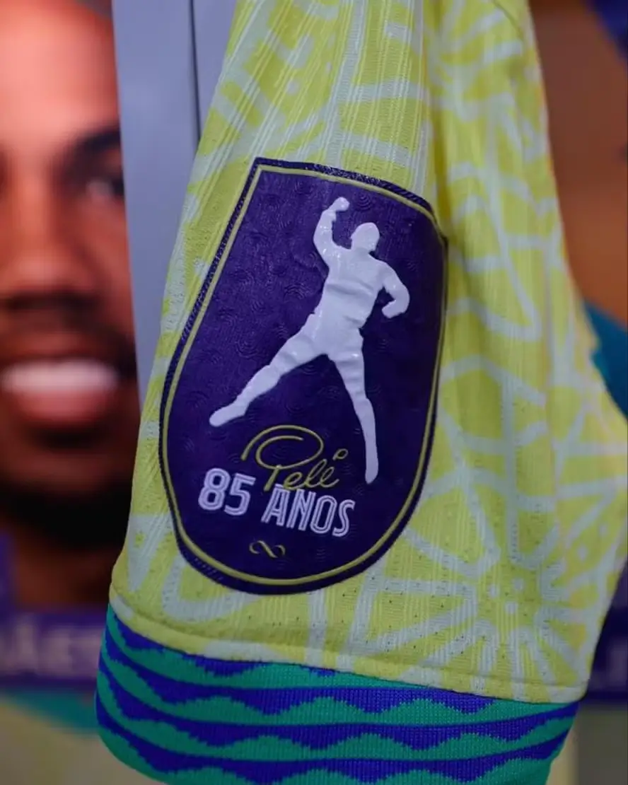 Seleção brasileira entra com patch em homenagem ao Pelé
