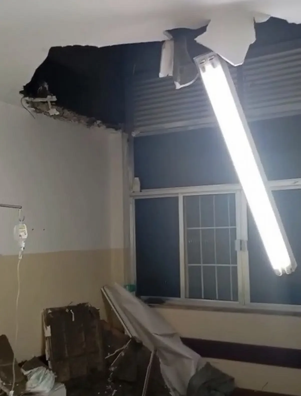 teto desaba no Hospital da PM