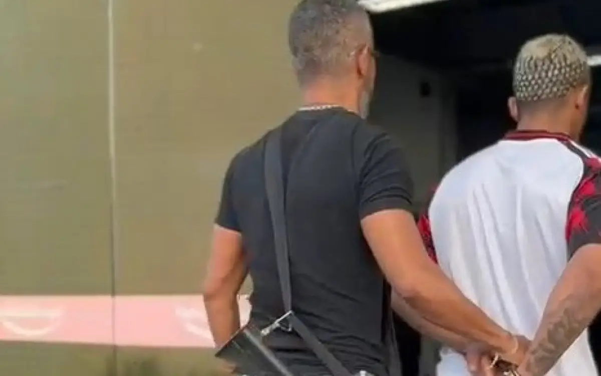 Momento da prisão encerrou perseguição pelas ruas do Parque Aeroporto