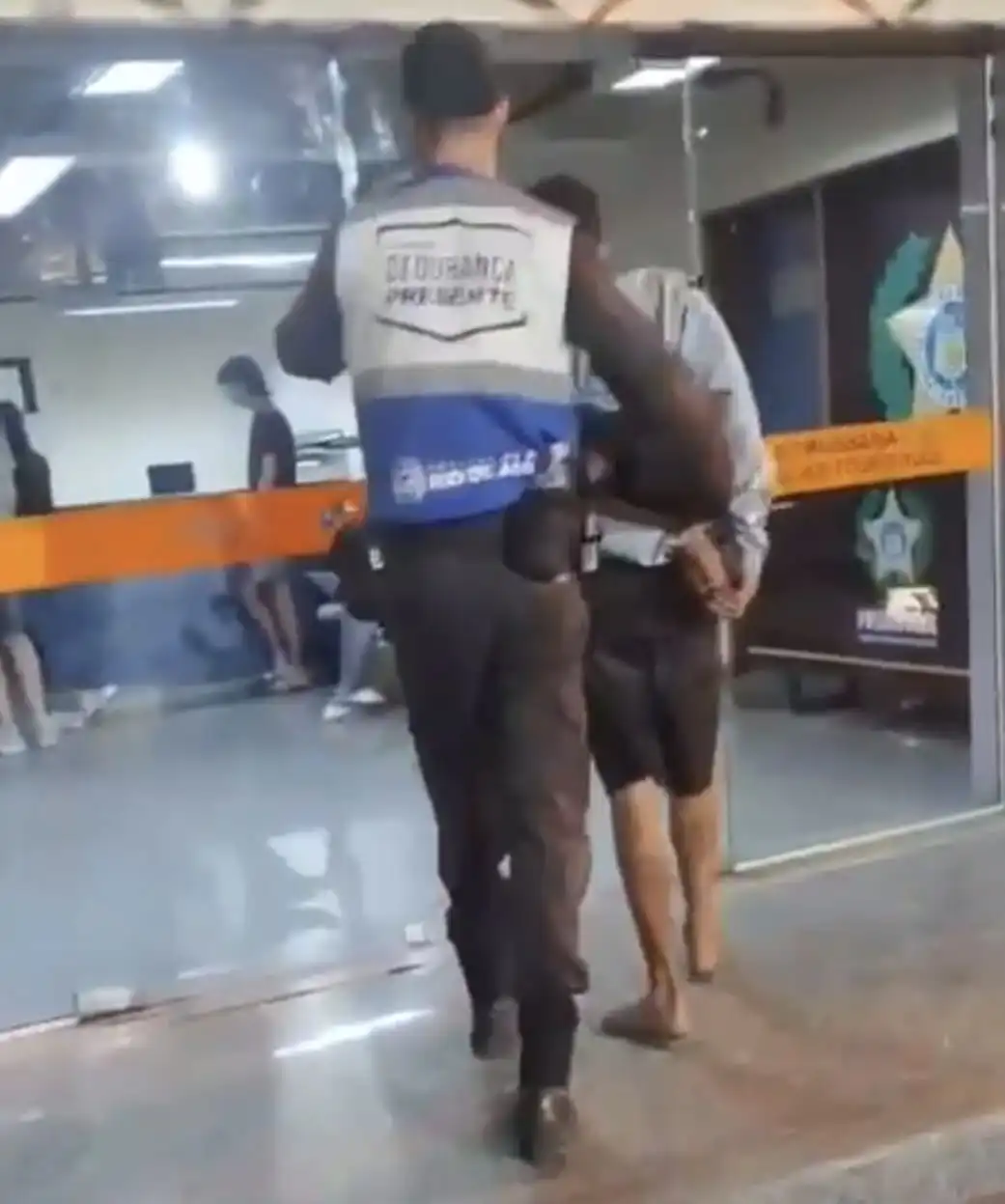 Suspeito foi preso por agentes do Segurança Presente
