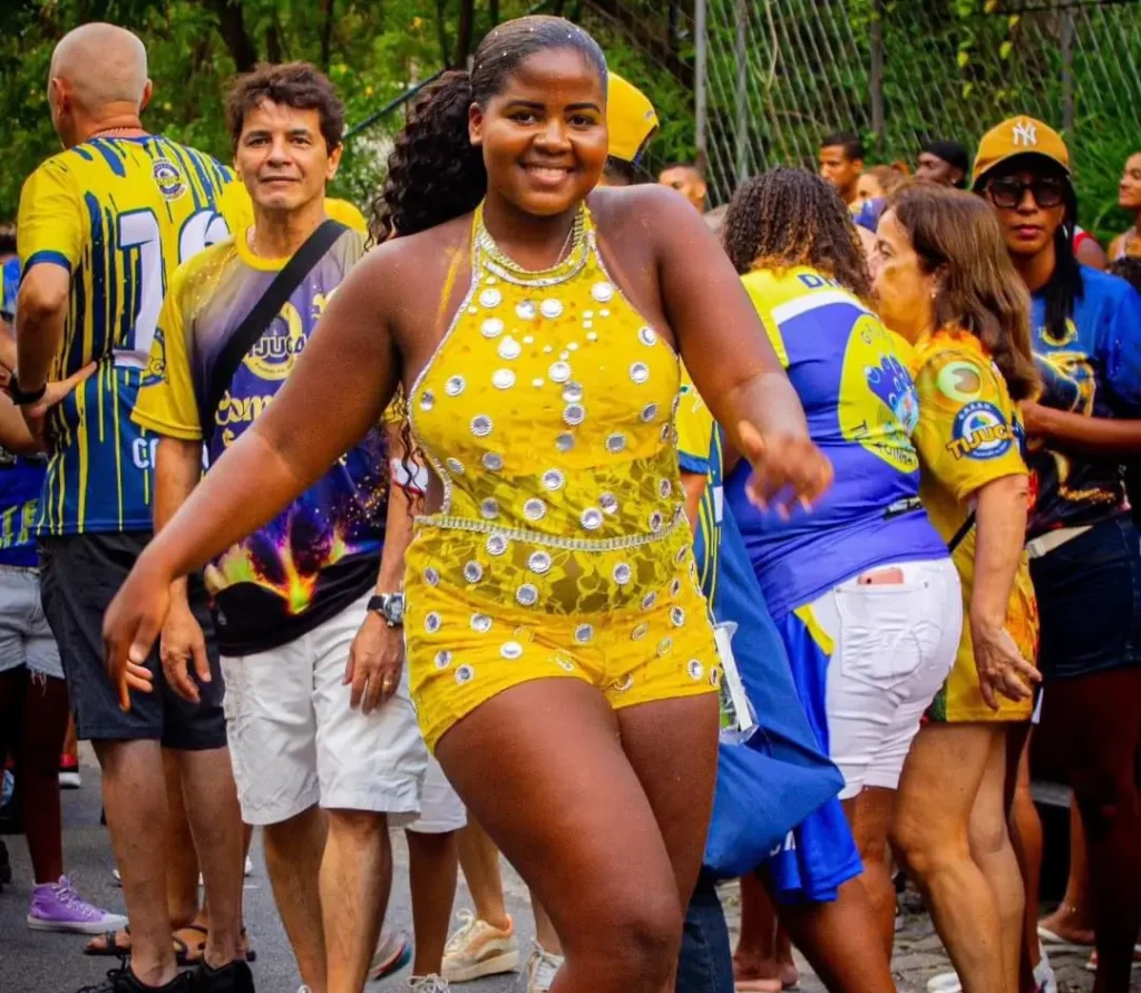 Unidos da Tijuca convoca adolescentes para o desfile