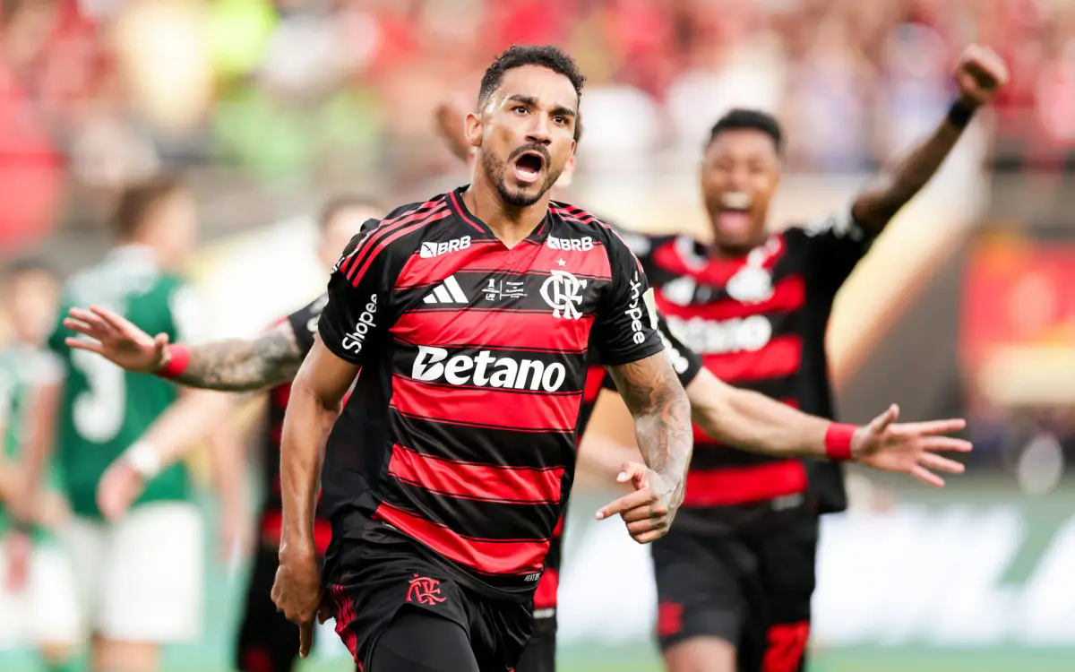 Danilo comemora gol na final da Libertadores
