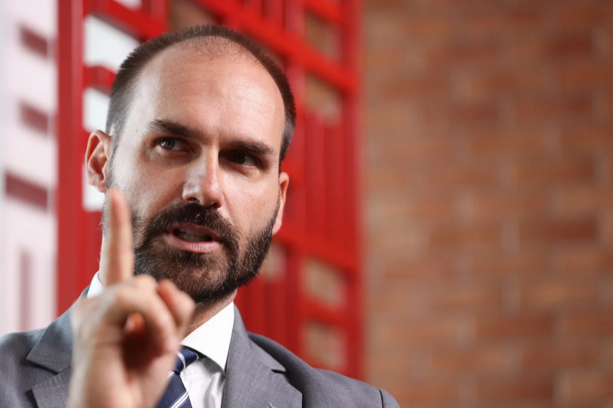 Eduardo Bolsonaro reage