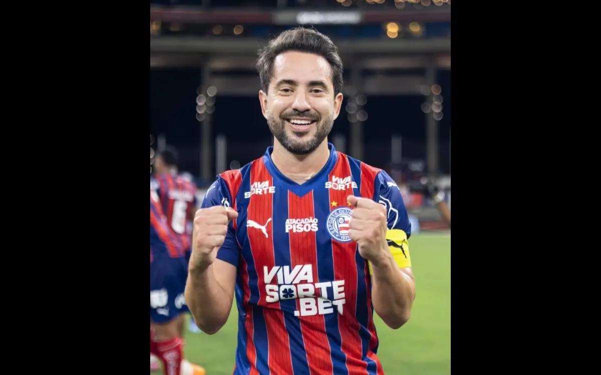 Everton Ribeiro celebra retorno