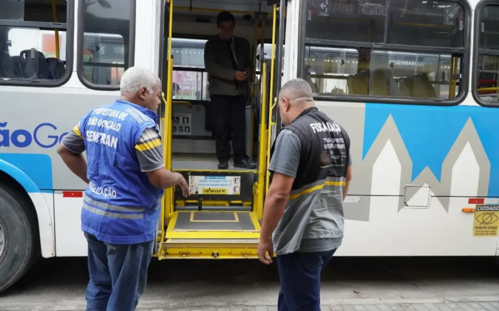 Fiscalização de ônibus em São Gonçalo