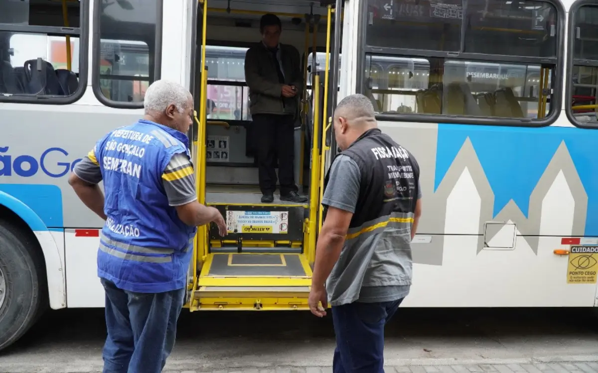 Fiscalização de ônibus em São Gonçalo