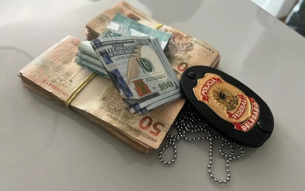 PF apreendeu 14.200 reais e 600 dólares