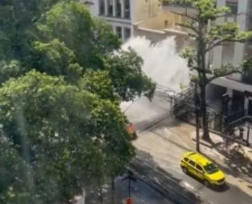 Tubulação estoura em Botafogo