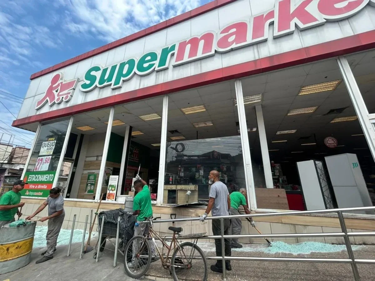 Ataque a tiros atinge supermercado em São Gonçalo durante a madrugada