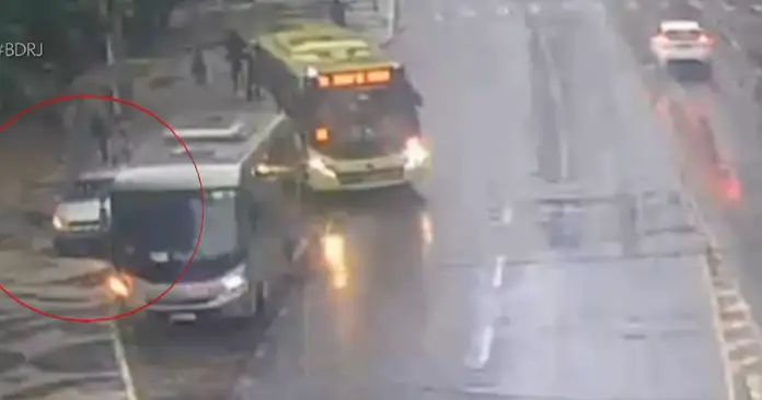 Câmeras flagram motorista trafegando pelo calçadão da Praia de Icaraí