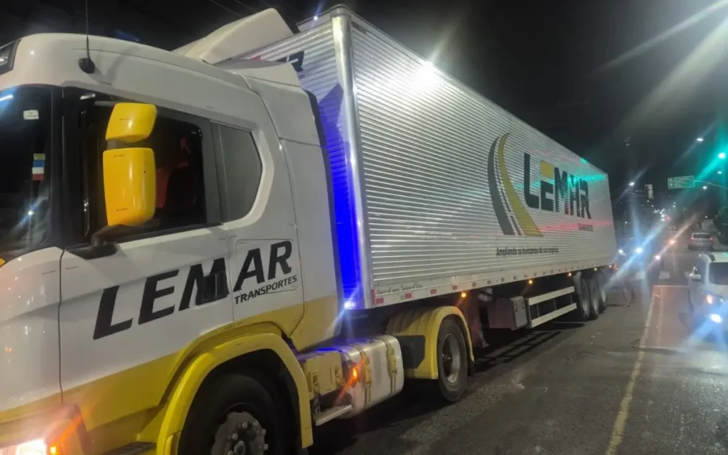 Caminhão roubado em Duque de Caxias