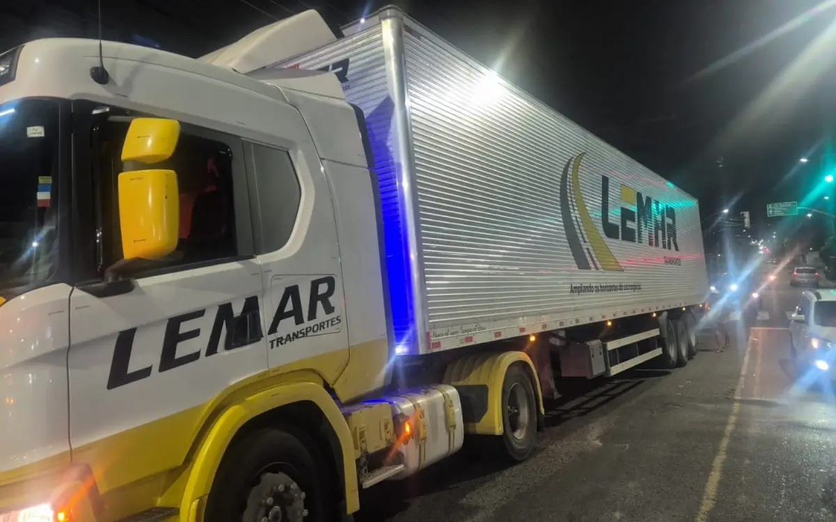 Caminhão roubado em Duque de Caxias