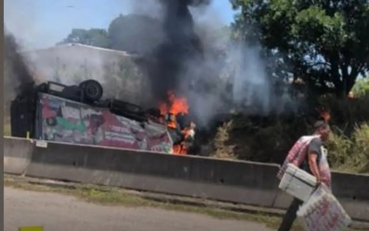 O caminhão pegou fogo na BR-101