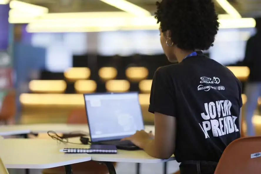 Cedae lança programa Jovem Aprendiz