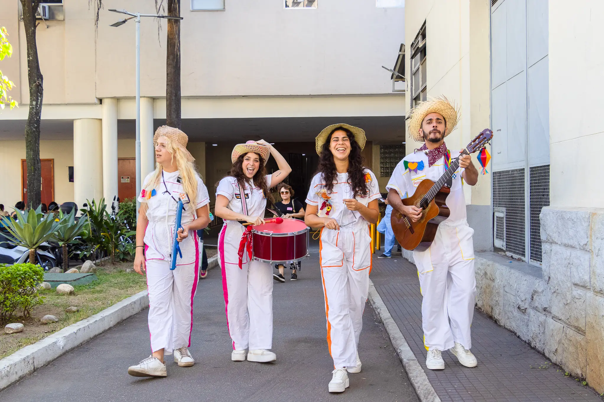 Com Rodrigo Simas, Letícia Colin, Letícia Spiller e Sophia Abrahão, Conexão do Bem reúne artistas no Dia Nacional do Doador de Sangue
