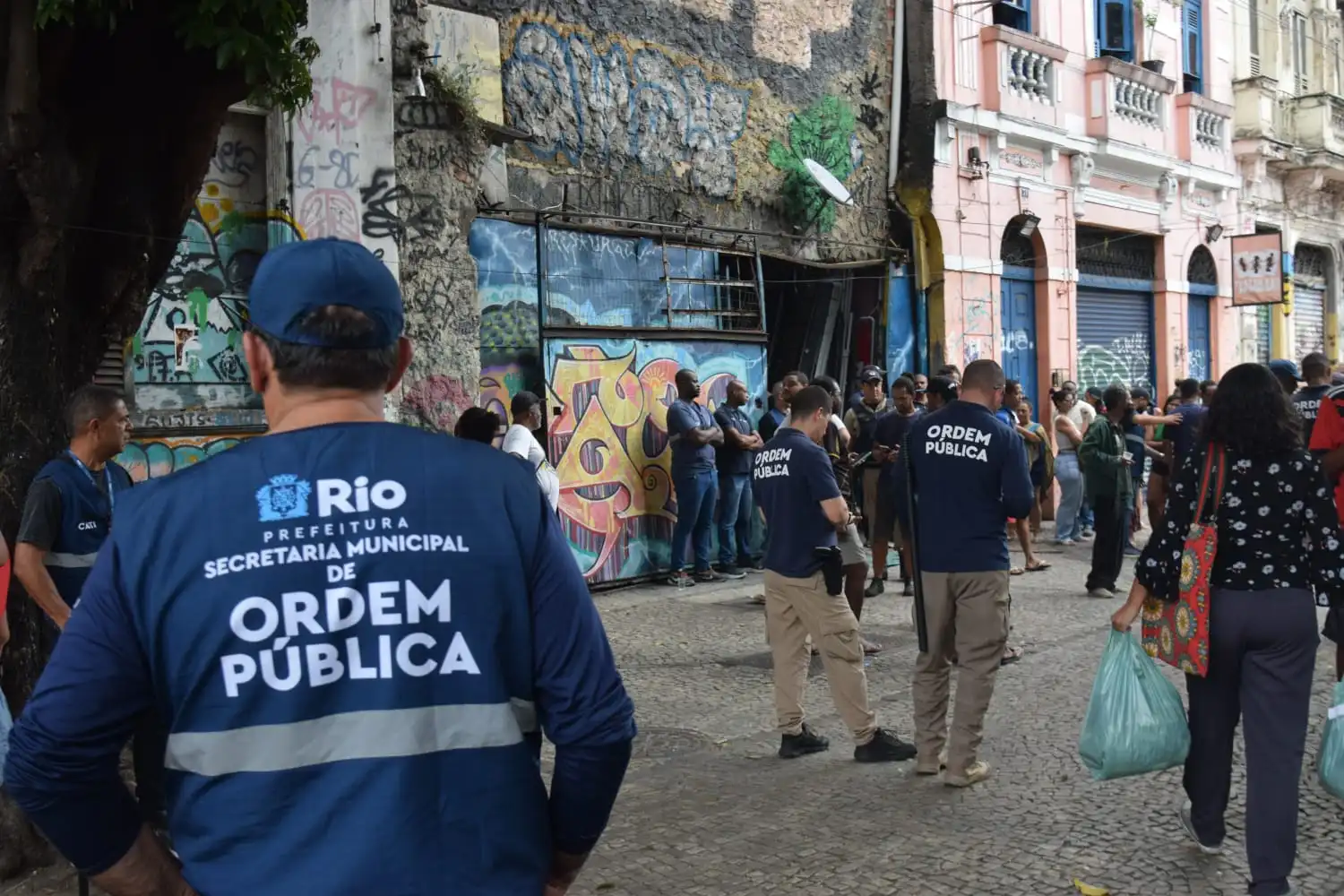Depósito clandestino na Lapa é fechado