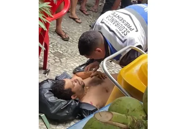 homem baleado nas costas no Centro do Rio