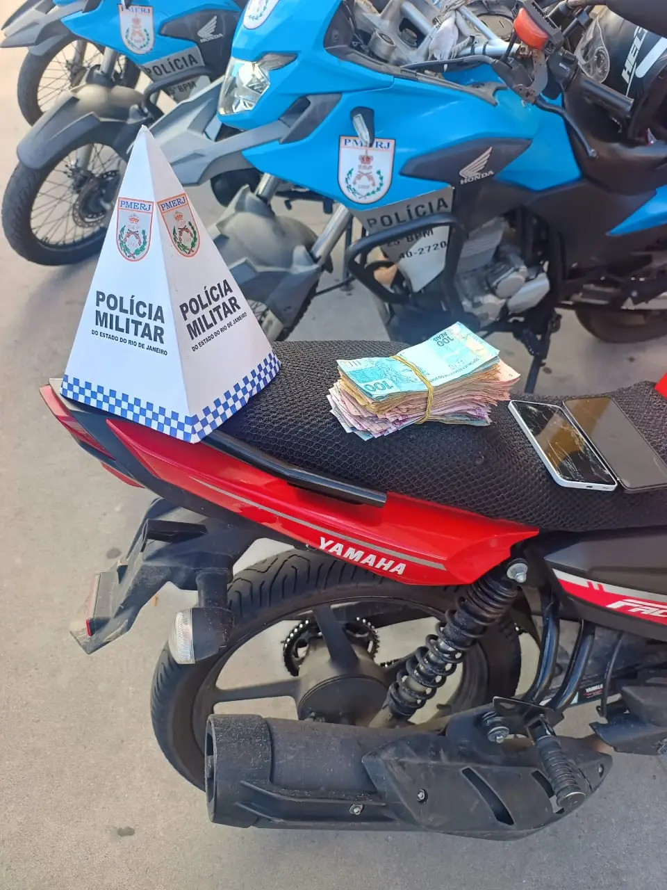 Dupla de adolescentes é detida com moto furtada e dinheiro em Cabo Frio