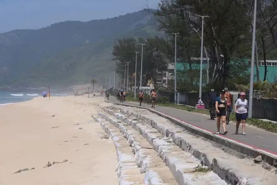 Erosão na Praia da Macumba
