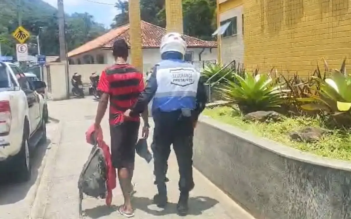 Foragido por tráfico de drogas é preso pelo Segurança Presente no Centro