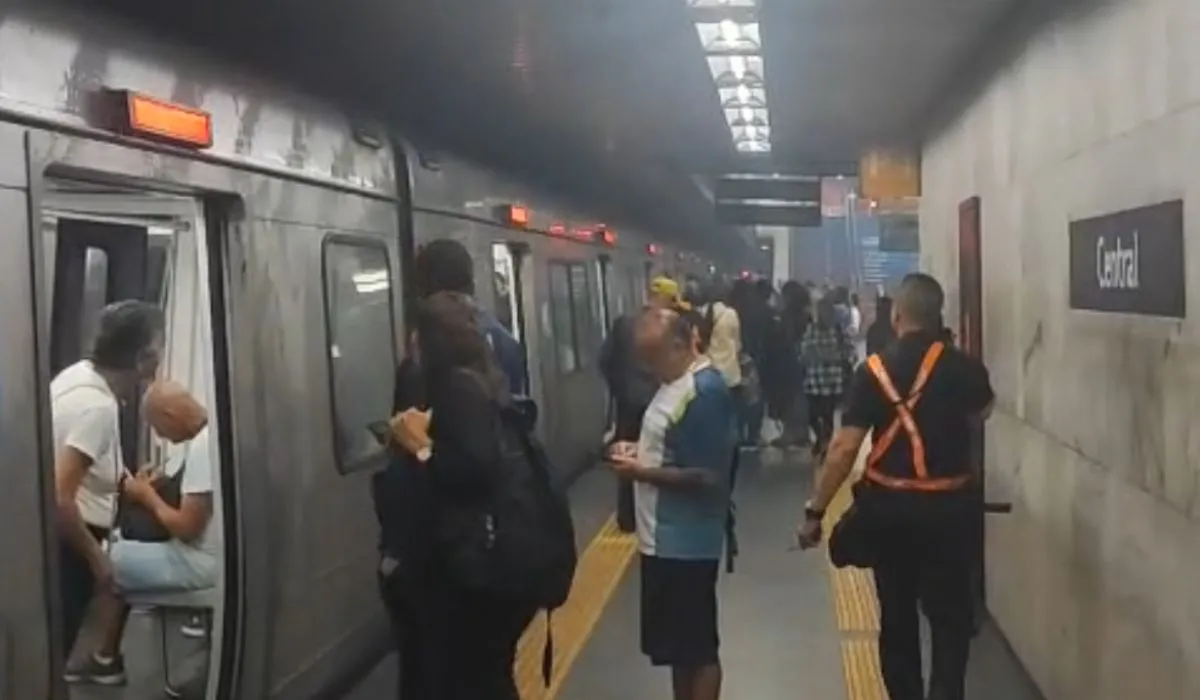 Fumaça no metrô do Rio assusta passageiros na estação Central