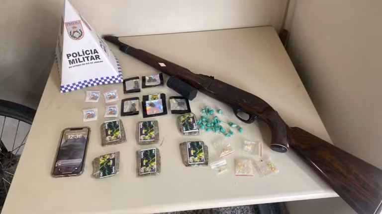 Homem é preso por suspeita de tráfico de drogas em Paraty