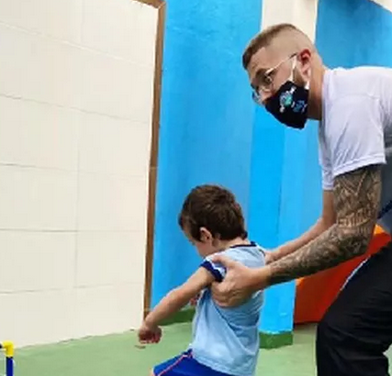 Justiça condena diretoras da creche Tempo de Construir por maus-tratos a criança com paralisia cerebral