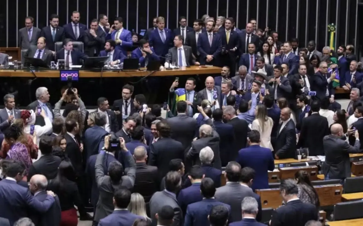 Deputados federais em sessão da Câmara dos Deputados
