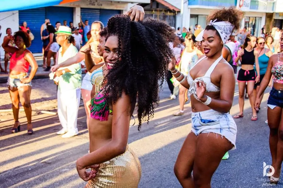 Lins Imperial realiza seu primeiro ensaio de rua para o Carnaval 2026