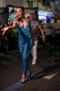 Luiza Caldi brilha em ensaio da Vila Isabel