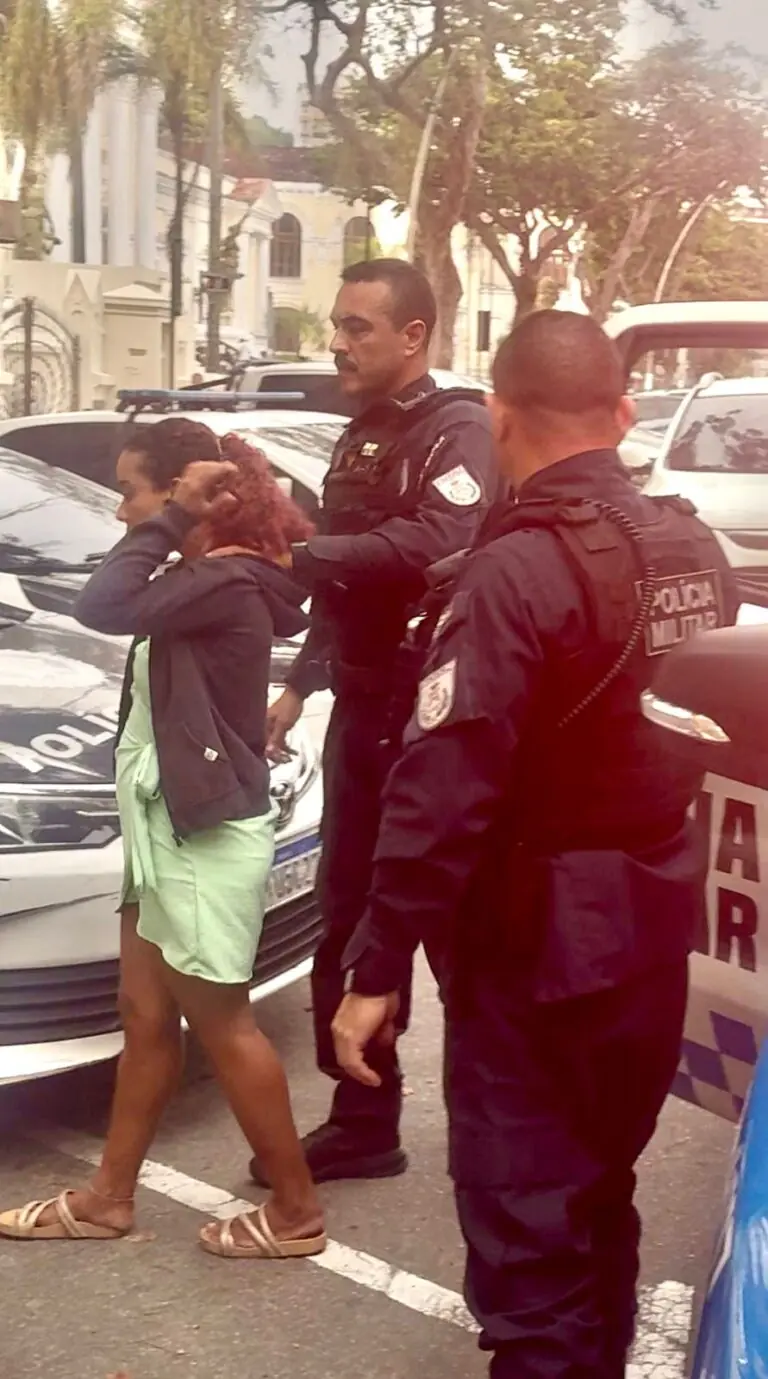 Mulher com mandado de prisão por tentativa de latrocínio é capturada em Niterói