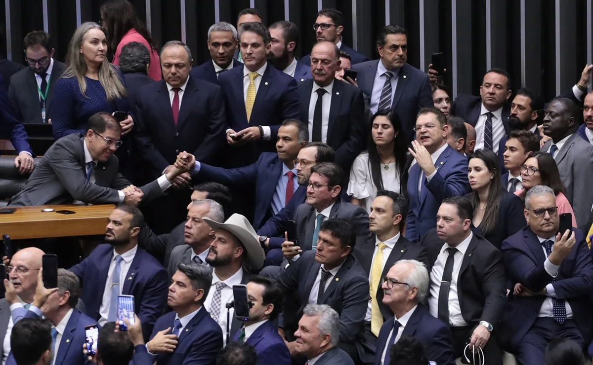 Obstrução da oposição ameaça paralisar o Congresso