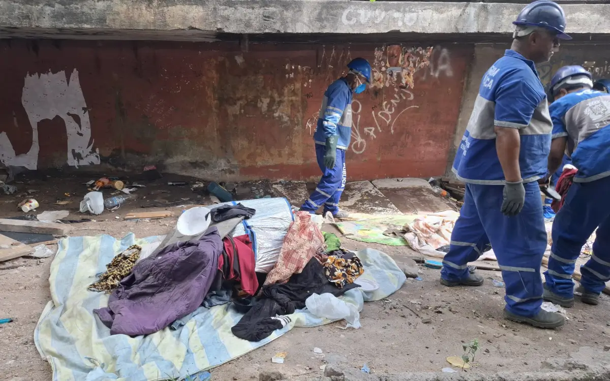 operação desmonta estruturas irregulares na Cidade de Deus