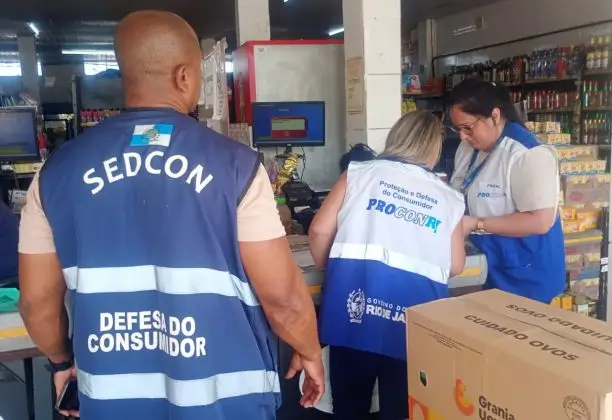 Operação do Procon-RJ flagra alimentos impróprios em mercados