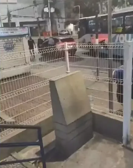 Carro que os criminosos tentaram assaltar