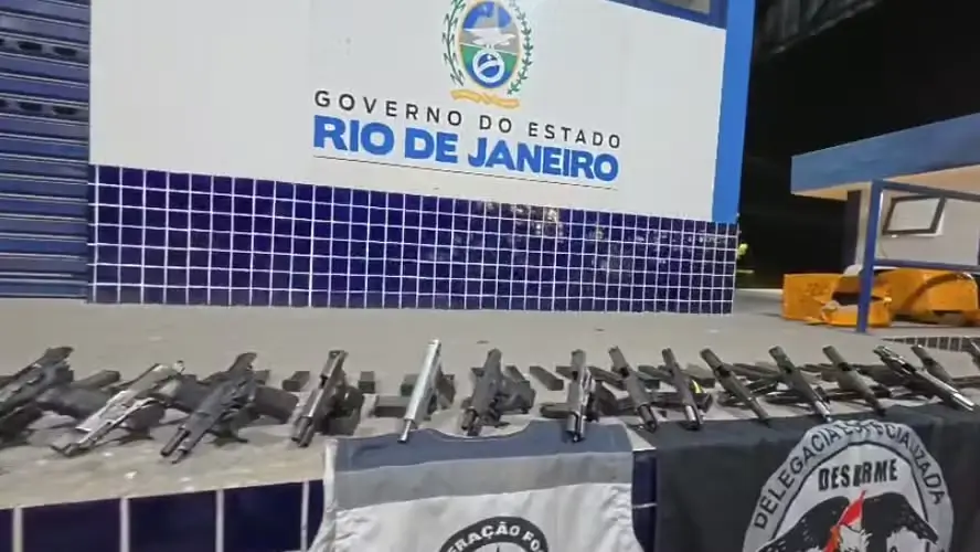 Armamento é encontrado em ônibus vindo de São Paulo durante operação da Polícia Civil