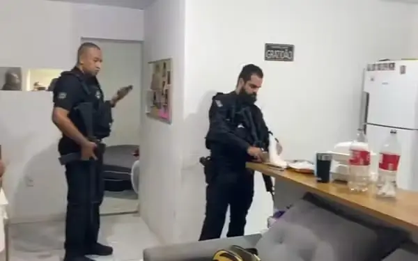 Polícia investiga falsificação de certificados de armas