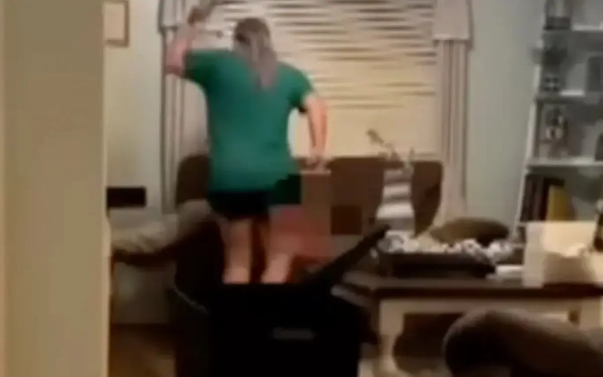 professora presa por agredir filho