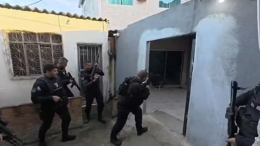 Polícia Civil deflagra operação contra quadrilha que extorquia empresas no entorno da Reduc
