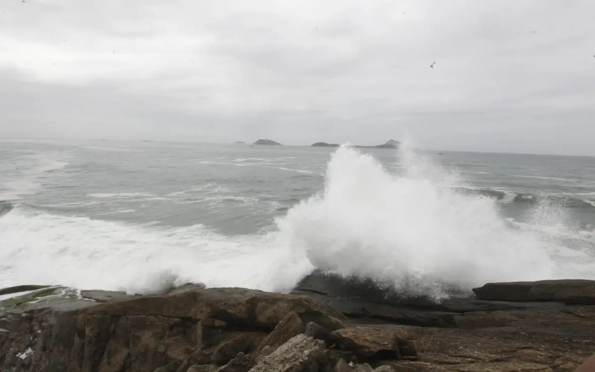 Ressaca no rio de Janeiro