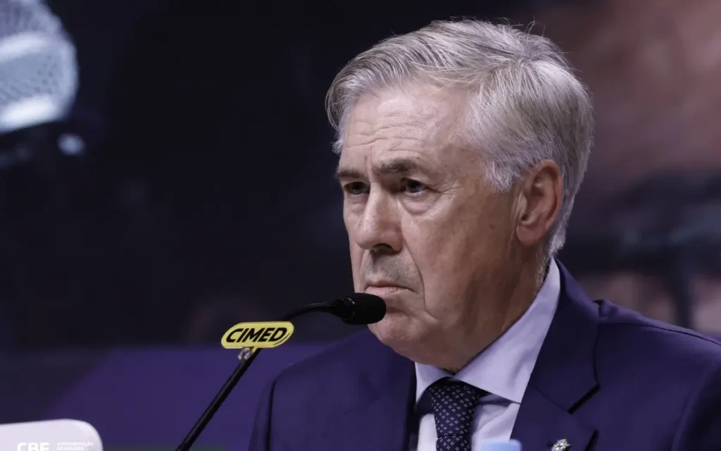 técnico Carlo Ancelotti