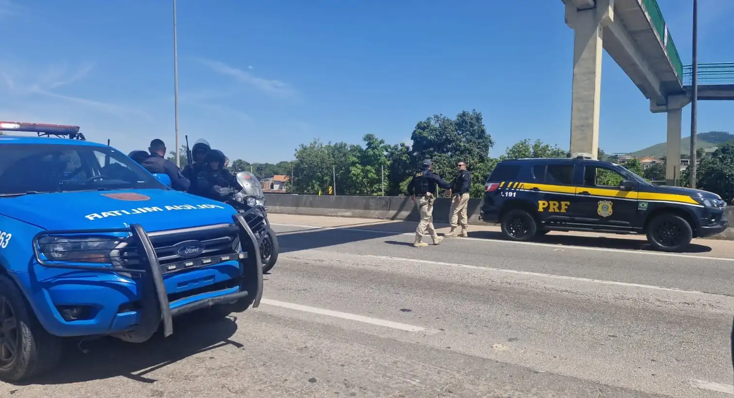 BR-101 foi totalmente interditada durante a manhã