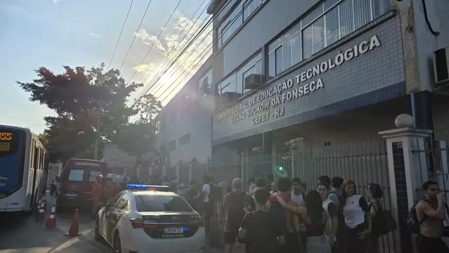 Movimentação na frente do Cefet/Maracanã
