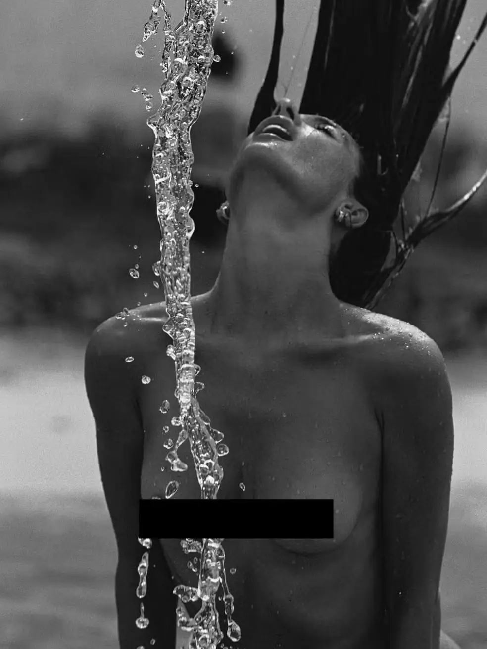 Alessandra Ambrosio de topless